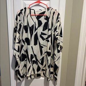 Caramela Women's Black and White Blouse